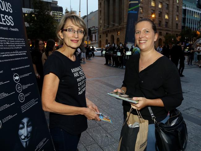 Anneleen Erlingen decides to stop eating meat after talking with vegan Clare Mann at the Cube of Truth in Brisbane’s CBD.