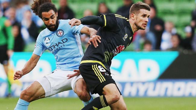 Dario Vidosic battles for the ball with Osama Malik.