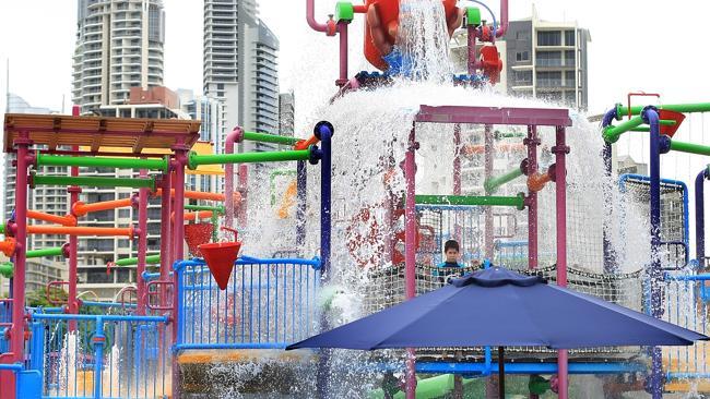  News Bcm 26.12.12 - Waterpark fun at Paradise Resort,Gold Coast for Top Five things to do with kids during the school hollid...