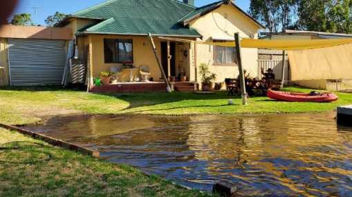 Russ Williamson’s Cowirra home during River Murray floods.