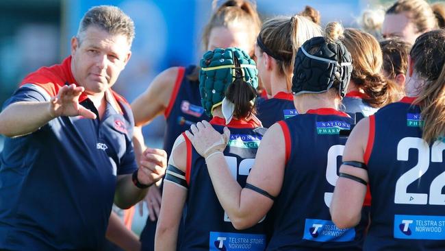 Norwood SANFLW coach Steve Symonds addressing his players. Picture: Deb Curtis.