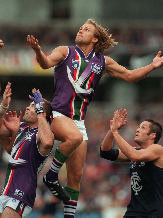 Fremantle full-forward Tony Modra rises over teammate Stephen O'Reilly and Carlton's Glenn Manton in April 1999.