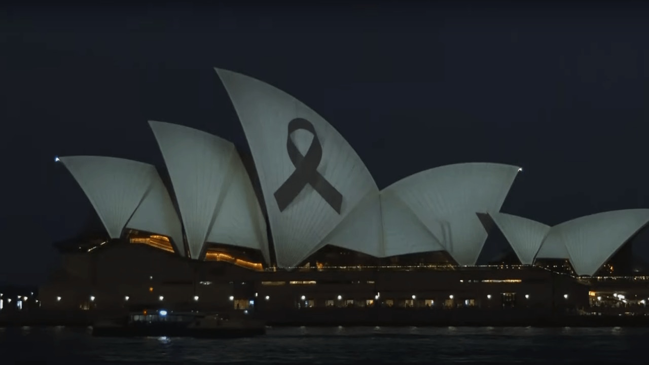 Sydney Opera House and Australian landmarks illuminate in tribute to ...