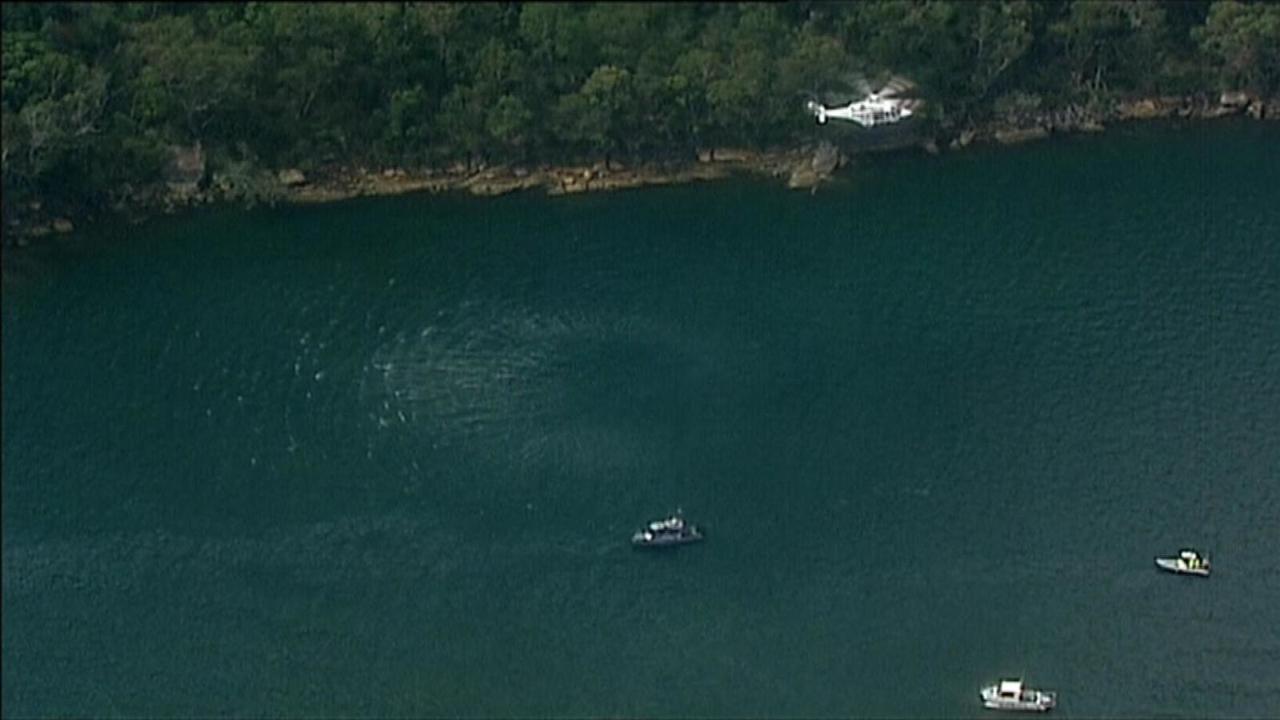 Police looking for wreckage after Sydney light air crash