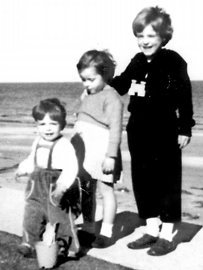 The Beaumont children (L-R) Grant (4), Arnna (7) &amp; Jane (9), disappeared from Glenelg Beach, South Australia on Australia Day 1966.