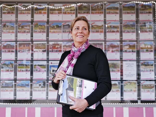 Guyra realtor Sue Ross simply has no homes to rent out. Picture: Sam Ruttyn