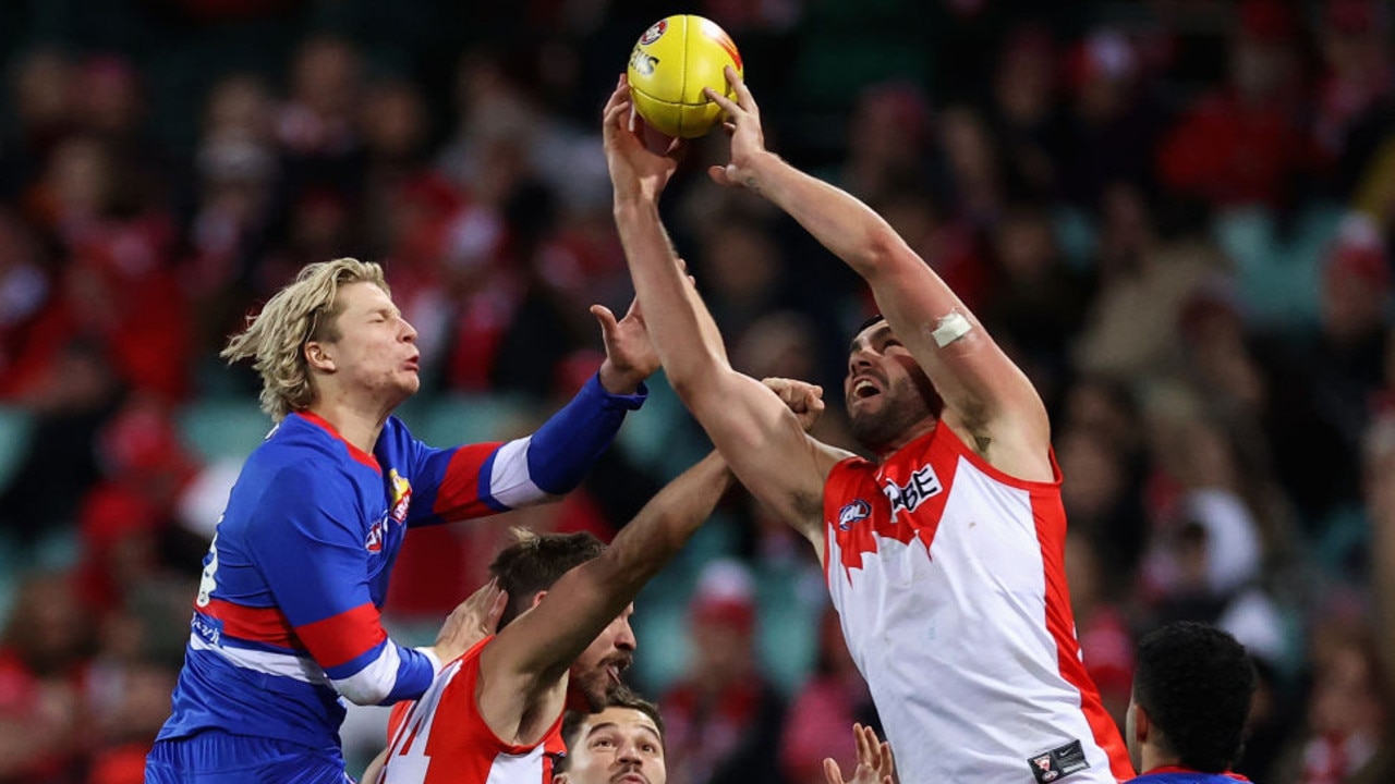 SYDNEY, AUSTRALIA - JULY 08: Paddy Mccartin of the Swans marks during the round 17 AFL match between the Sydney Swans and the Western Bulldogs at Sydney Cricket Ground on July 08, 2022 in Sydney, Australia. (Photo by Cameron Spencer/Getty Images)