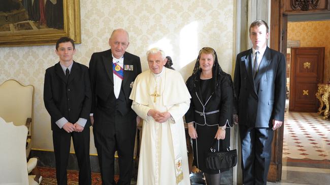 Tim Fischer with his wife Judy, and sons Dominic (L), and Harrison, during the ambassador's last meeting with Pope Benedict XVI, at the Vatican.