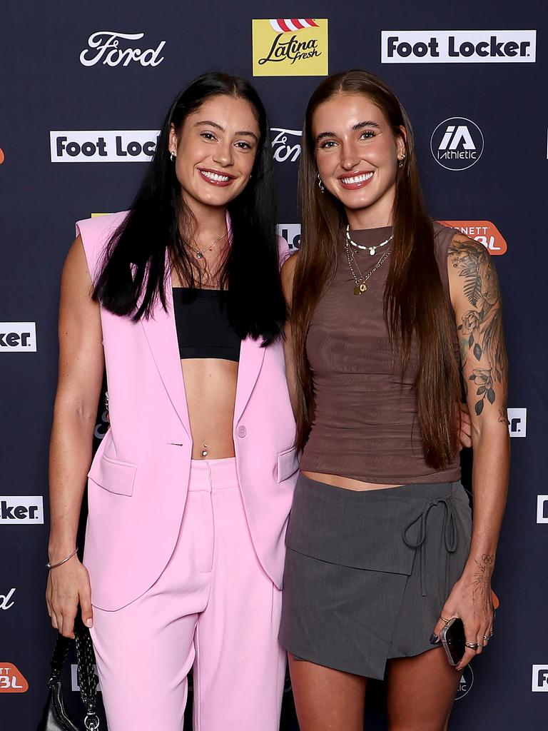 The Flames’ Emma Clarke and Lynx’s Anneli Maley. Photo by Graham Denholm/Getty Images for WNBL