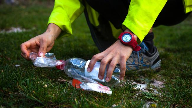 An alderman has called upon council officers to look into waste diversion tactics, after local residents recovered 43kg of rubbish blocking a local drain