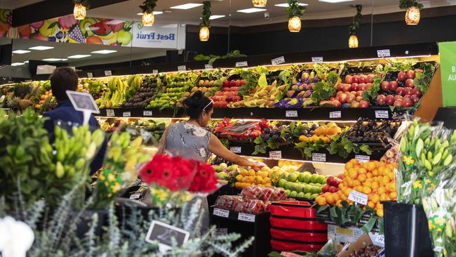 March quarter prices rose 4.3 per cent at Woolworths and 3.2 per cent at Coles. Picture: Nikki Short