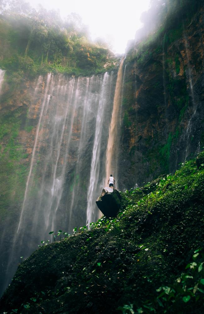 Pictures from #Green2020, Agora’s latest online photo contest. 'Standing on the edge' by @jprphotos (UK).