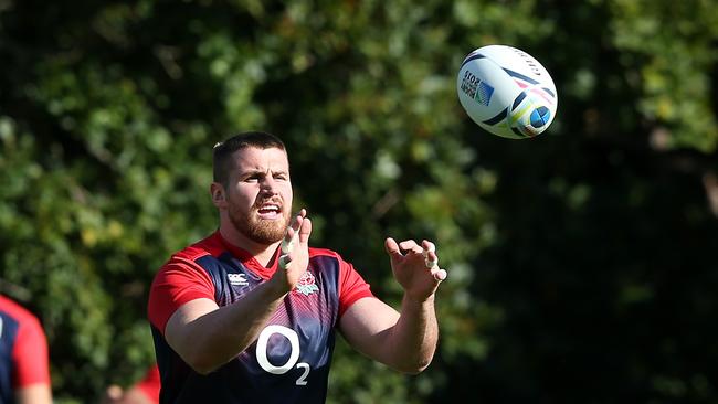 BAGSHOT, ENGLAND - SEPTEMBER 29: Ben Morgan catches the ball during the England training session at Pennyhill Park on September 29, 2015 in Bagshot, England. (Photo by David Rogers/Getty Images)