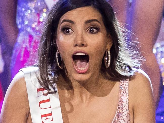 Miss Puerto Rico Stephanie Del Valle (C) reacts after winning in the Grand Final of the Miss World 2016 pageant at the MGM National Harbor December 18, 2016 in Oxon Hill, Maryland. / AFP PHOTO / ZACH GIBSON