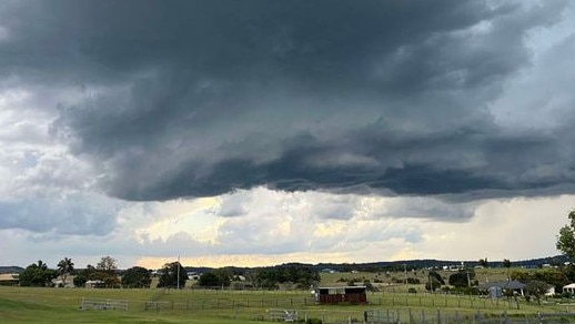 Incoming storm near Ipswich. Credit: Jess/Higgins Storm Chasing