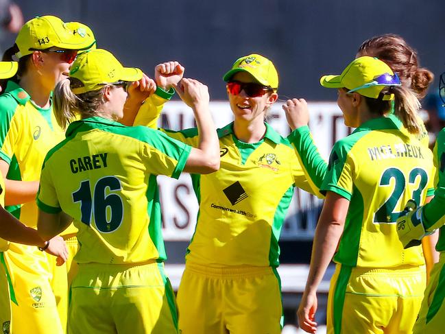 Aussies hoping to keep crazy streak alive