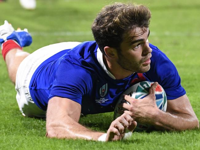 France's wing Damian Penaud scores a try that was later disallowed.