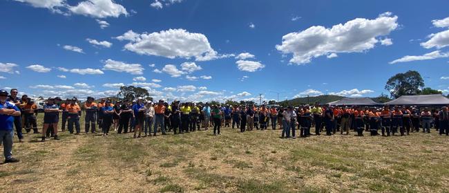 Hundreds gathered to rally the delay of the Rockhampton Ring Road project.