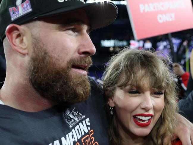 BALTIMORE, MARYLAND - JANUARY 28: Travis Kelce #87 of the Kansas City Chiefs celebrates with Taylor Swift after a 17-10 victory against the Baltimore Ravens in the AFC Championship Game at M&T Bank Stadium on January 28, 2024 in Baltimore, Maryland.   Patrick Smith/Getty Images/AFP (Photo by Patrick Smith / GETTY IMAGES NORTH AMERICA / Getty Images via AFP)