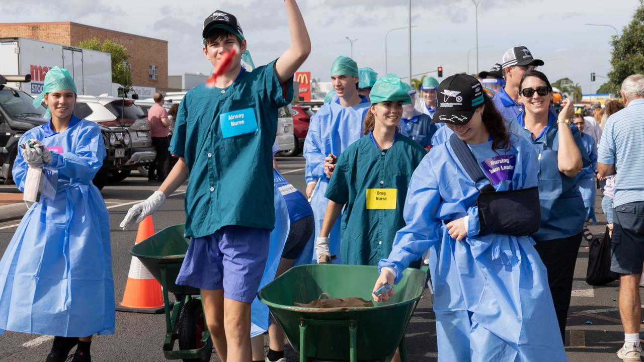 Runner’s conquer 140km Wheelbarrow Way for charity