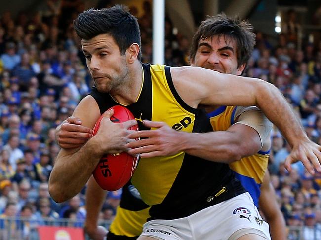 PERTH, AUSTRALIA - MAY 20: Trent Cotchin of the Tigers gets tackled by Andrew Gaff of the Eagles during the round nine AFL match between the West Coast Eagles and the Richmond Tigers at Optus Stadium on May 20, 2018 in Perth, Australia.  (Photo by Paul Kane/Getty Images)