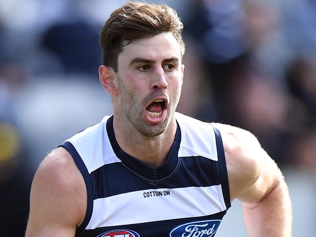 Ryan Abbott of the Cats is seen in action during the Round 22 AFL match between the Geelong Cats and the Fremantle Dockers at GMHBA Stadium in Geelong, Saturday, August 18, 2018. (AAP Image/Julian Smith) NO ARCHIVING, EDITORIAL USE ONLYY