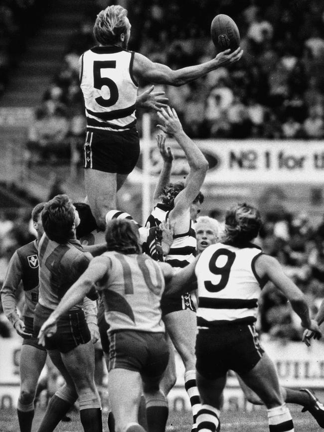 Gary Ablett’s incredible marking attempt at Kardinia Park in 1988.