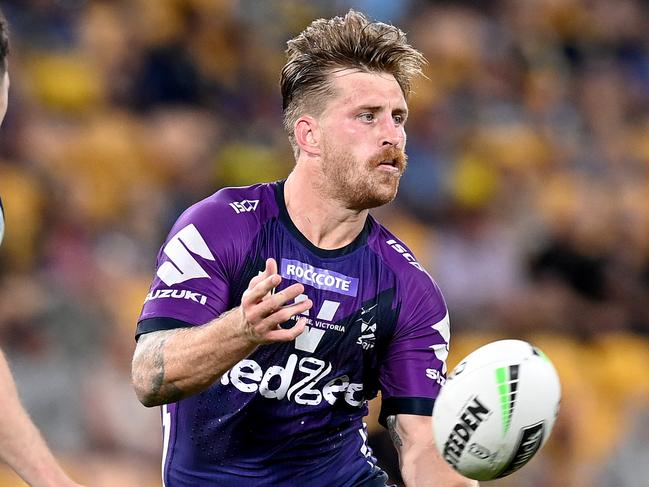 BRISBANE, AUSTRALIA - OCTOBER 03: Cameron Munster of the Storm passes the ball during the NRL Qualifying Final match between the Melbourne Storm and the Parramatta Eels at Suncorp Stadium on October 03, 2020 in Brisbane, Australia. (Photo by Bradley Kanaris/Getty Images)