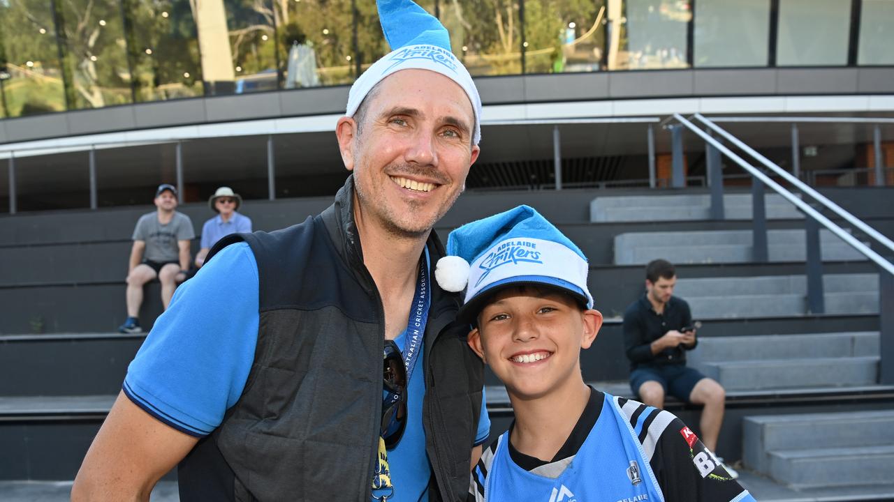 20/12/24. Gallery Big Bash - Adelaide Strikers v Melbourne Stars at Adelaide Oval. Picture: Keryn Stevens