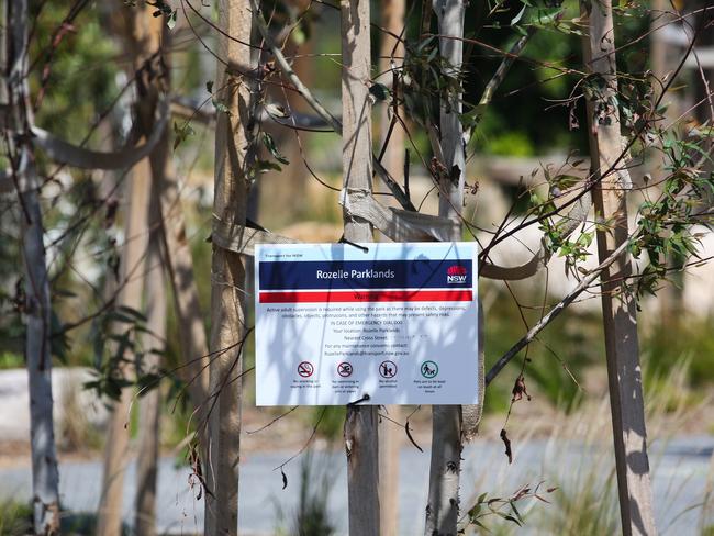 SYDNEY, AUSTRALIA: Newswire Photos: JANUARY 10 2024: Signs and barricades are placed around Rozelle Parklands in Sydney for itâs closure after asbestos was found in mulch surrounding a playground. Photo by: NCA Newswire/ Gaye Gerard