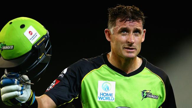 Sydney Thunder is looking to replace Michael Hussey with an Indian Premier League veteran.