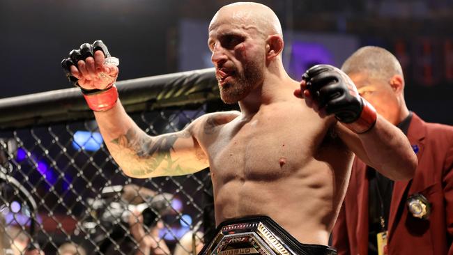 Alexander Volkanovski celebrates his unanimous decision win over Max Holloway in their featherweight title bout during UFC 276. Photo: Carmen Mandato/Getty Images/AFP