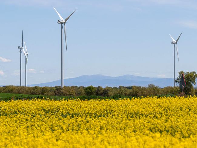 Wind turbines used to generate electricity are seen in Burgos, northern Spain, on April 29, 2025, the day after a massive power cut affecting the entire Iberian peninsula and the south of France. Electricity was restored to almost all of Spain and Portugal on April 29 morning, allowing a gradual return to normal life in the two countries, which were hit on April 28 by a giant blackout that lasted up to ten or even twenty hours depending on the region. The return of power has enabled rail traffic to be restored on several major routes, including Madrid-Seville and Madrid-Barcelona, according to the national company Renfe. (Photo by CESAR MANSO / AFP)