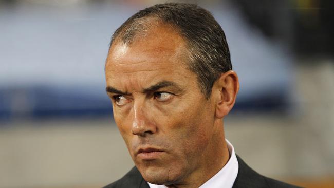 Cameroon head coach Paul Le Guen watches the preparations for their 2010 FIFA World Cup group E match against the Netherlands in Cape Town, South Africa, 24/06/2010.