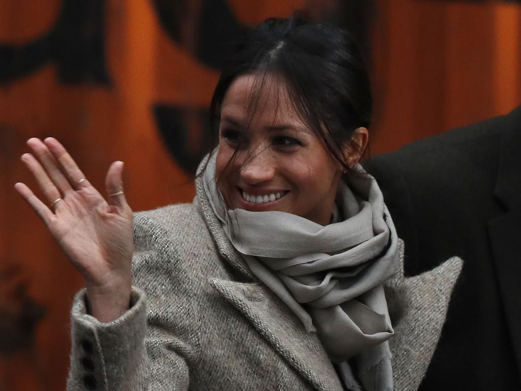 Britain's Prince Harry and his fiancée US actress Meghan Markle arrive for their visit to Reprezent 107.3FM community radio station in Brixton, south west London on January 9, 2018. / AFP PHOTO / Adrian DENNIS