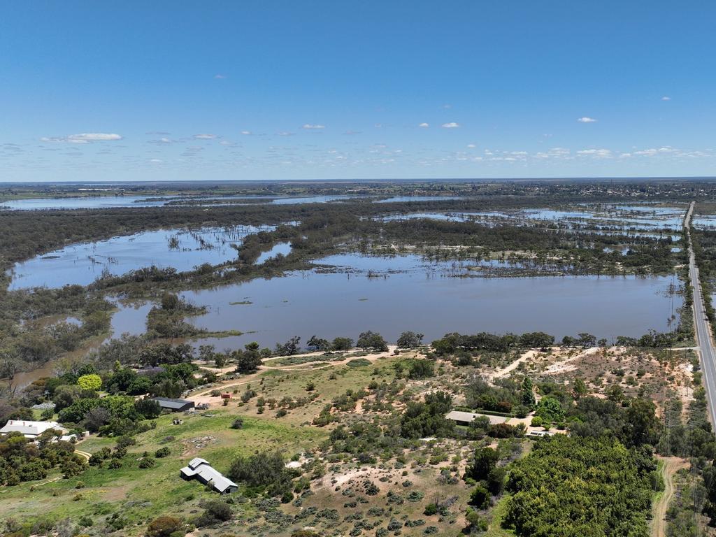 Bookpurnong Road had been reduced to 60km/h between Berri and Kemp Road as of November 22, as water levels move closer to the road. Picture: SA Infrastructure and Transport