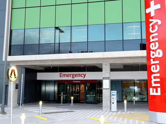 05/09/17 7AM and the emergency department of the new Royal Adelaide Hospital opens this morning. photo Calum Robertson