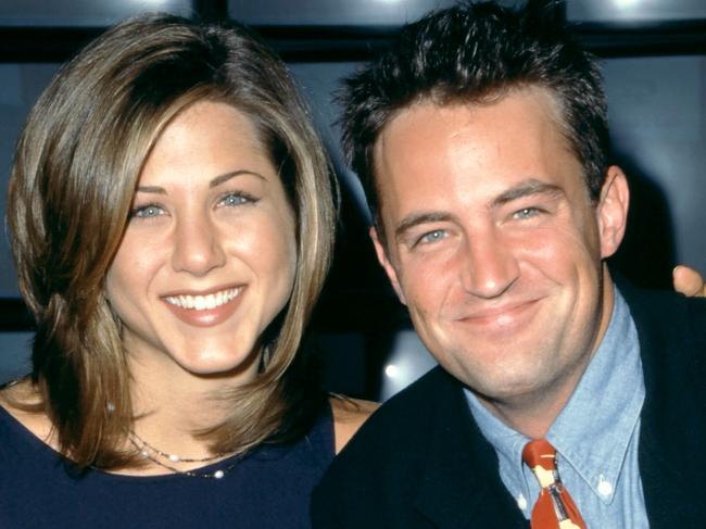 NEW YORK, NY - 1995: American actress Jennifer Aniston and Canadian-American actor Matthew Perry of the television comedy, Friend's, attend the 1995 NBC Fall Preview circa 1995 at the Lincoln Center in New York, New York. (Photo by Ron Davis/Getty Images)