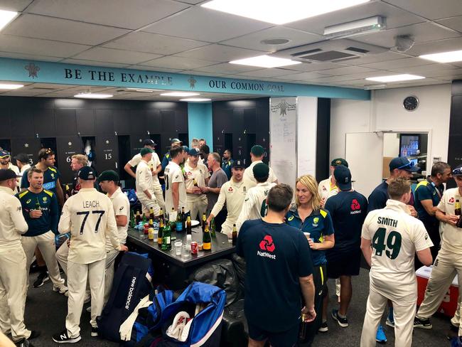 Australian and England players gather in the dressing room after the Aussies won the Ashes in the 5th test. Source - https://twitter.com/dannyreuben