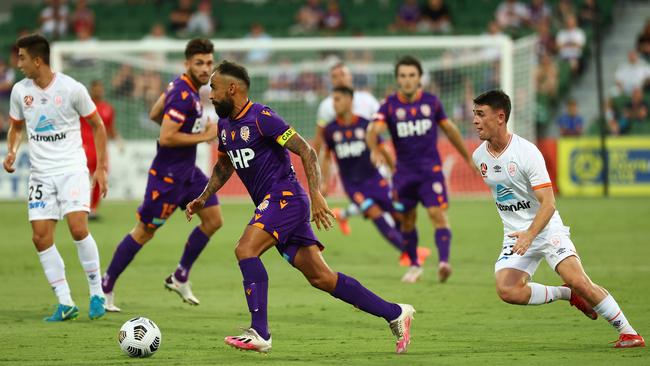 Perth Glory’s Diego Castro controls the ball at HBF Park against the Brisbane Roar. Picture: Getty Images