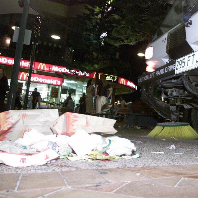 2003: Rubbish in Surfers Paradise on Cavill Avenue.