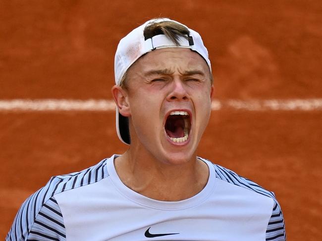 PARIS, FRANCE - JUNE 05: Holger Rune of Denmark celebrates winning match point against Francisco Cerundolo of Argentina during the Men's Singles Fourth Round match on Day Nine of the 2023 French Open at Roland Garros on June 05, 2023 in Paris, France. (Photo by Clive Mason/Getty Images) *** BESTPIX ***