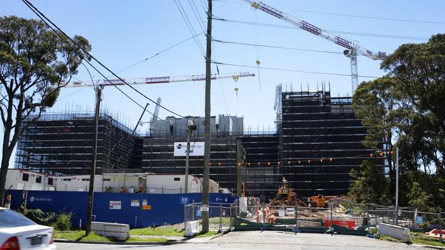 A view of the constructions from Warringah Rd.