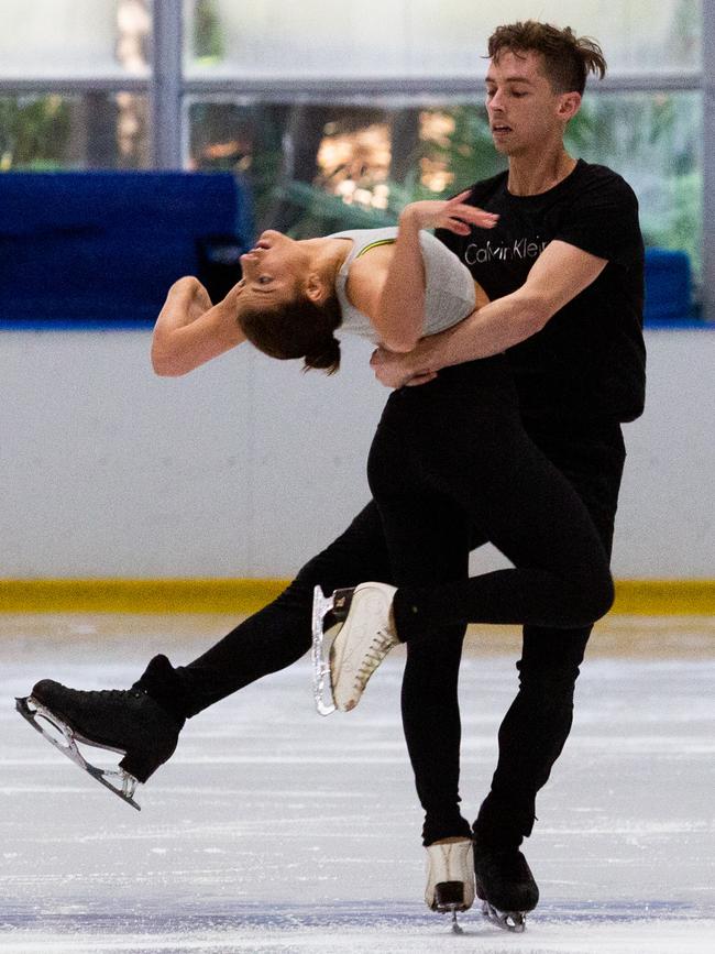 Chantelle Kerry and Andrew Dodds works on different elements of their routine. (AAP IMAGE/Jordan Shields)