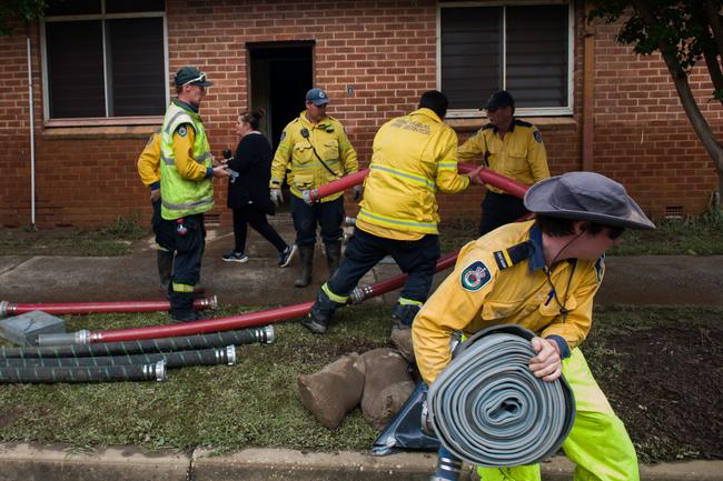 Emergency services NSW pump water out of people homes in Cowra. Picture: Nathan Laine/Bloomberg