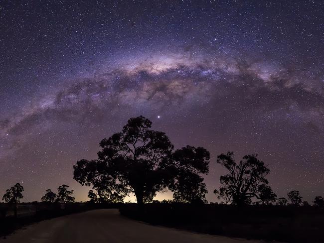 Dazzling photos of the night sky over the River Murray International Dark Sky Reserve. Pic: @adeltritus