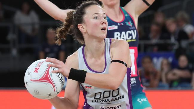 Super Netball: Queensland Firebirds defeat Melbourne Vixens 59-55