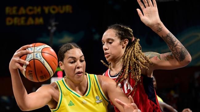 Australia's centre Liz Cambage (L) vies with US' centre Brittney Griner. Picture: AFP