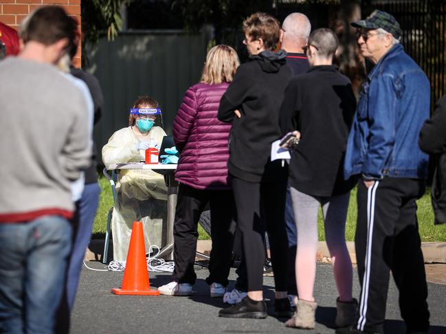 A pop-up COVID-19 testing clinic in Albury. Picture: Getty Images)