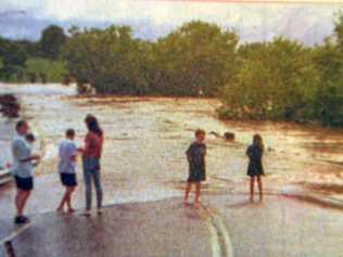 1999 FLOOD Gympie residents near Kidd Bridge on the evening  of Monday the 8, as the Mary River steadily rose, few realised what was about to happen over the next 24 hours. Picture: Renee Albrecht